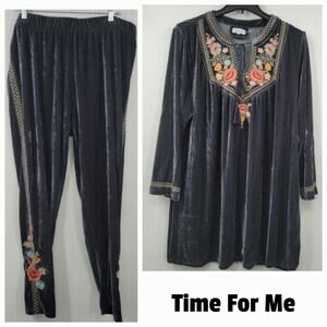 Time For Me embroidered velvet velour top and pants size 2XL
